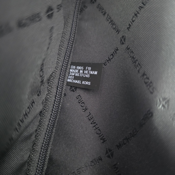 Michael Kors Black Travel Suitcase And Weekender Bag Set - Picture 10 of 11